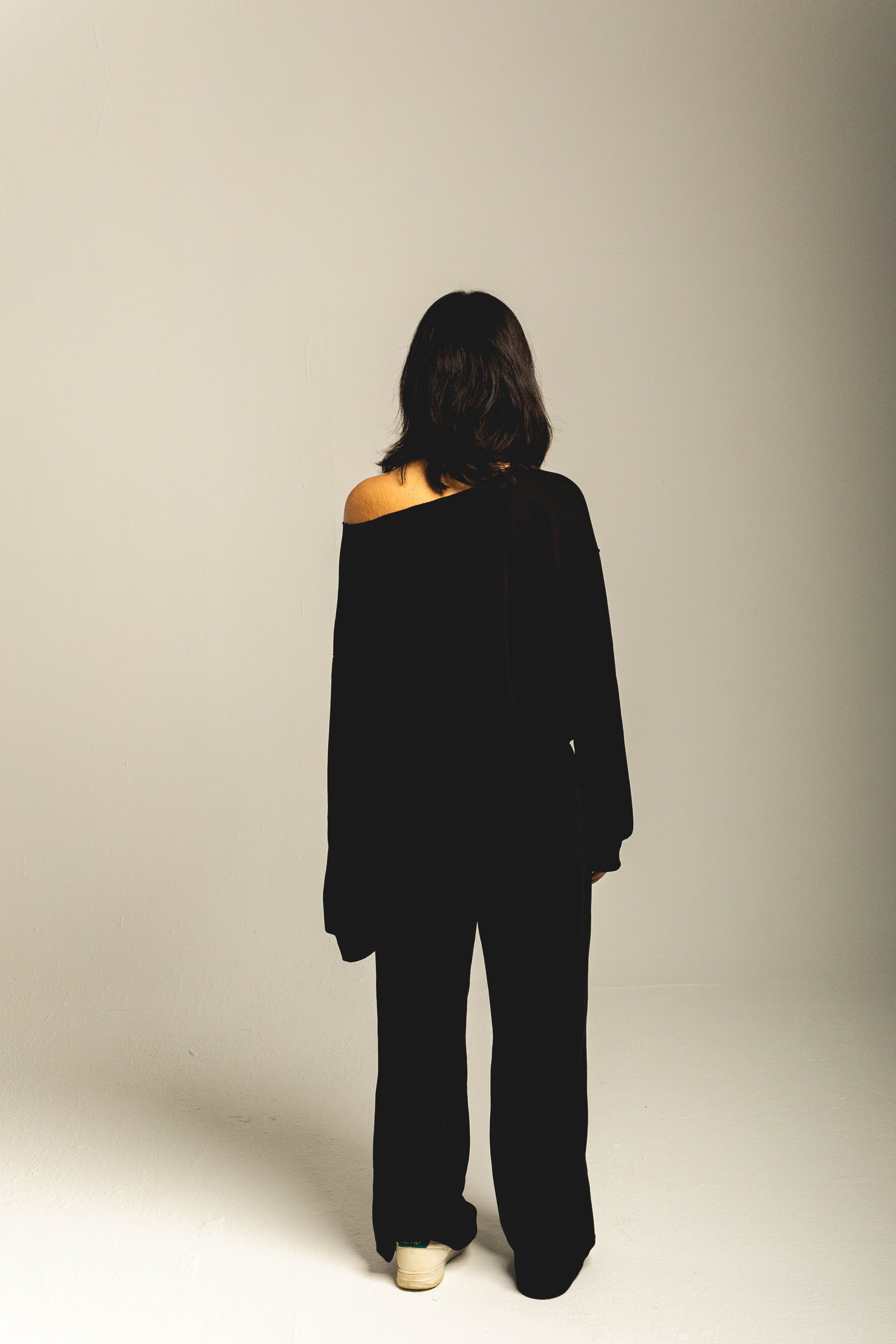 Crafted off shoulder black